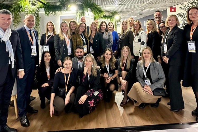 Slika /dokumenti/RH u Cannesu.jpeg